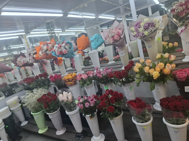 Свежее поступление цветов по адресу ул комарова д 1( св?...