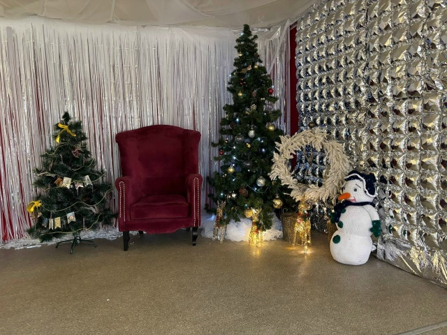 Ривьера радует новогодними украшениями посетителей п?...