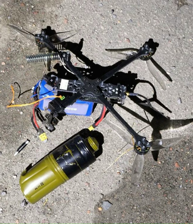 Житель заметил беспилотник в небе и, не теряя времени, ?...