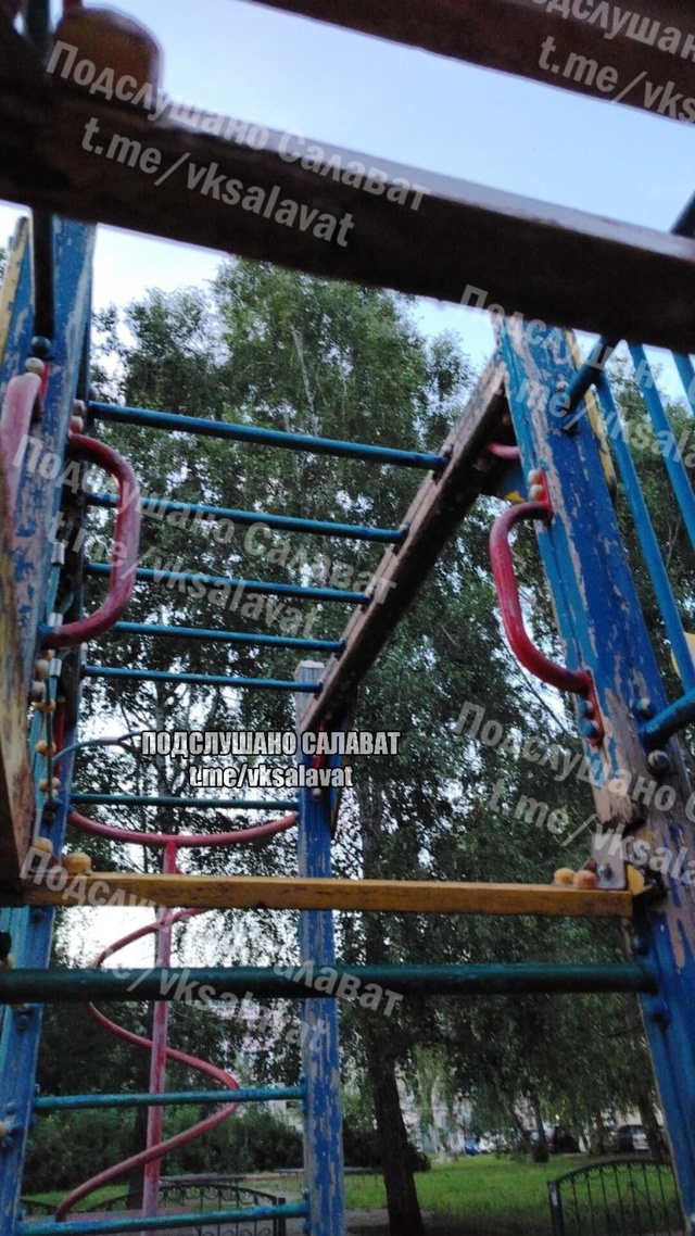 Суровые детские площадки в Салавате 😱
Площадка на Юл?...