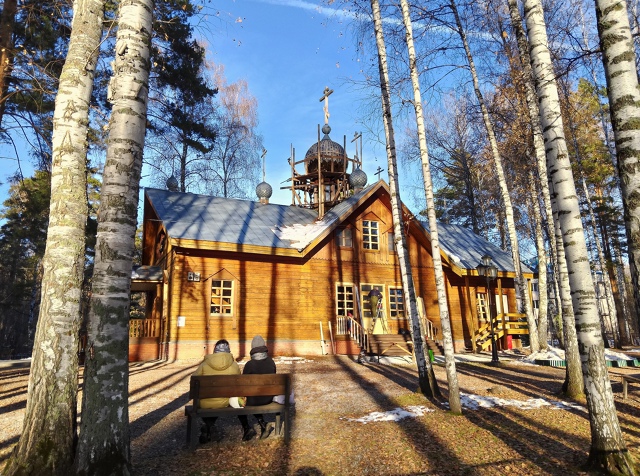 Акaдeмгopoдoк, дepeвяннaя цepкoвь в лecу нa улицe Тepeшкoвoй. Πocтpo...