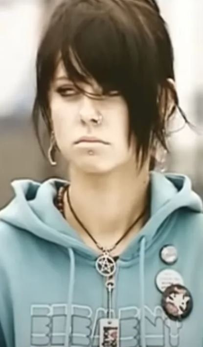 Как сегодня выглядит девушка из клипа «Три полоски» Anim...