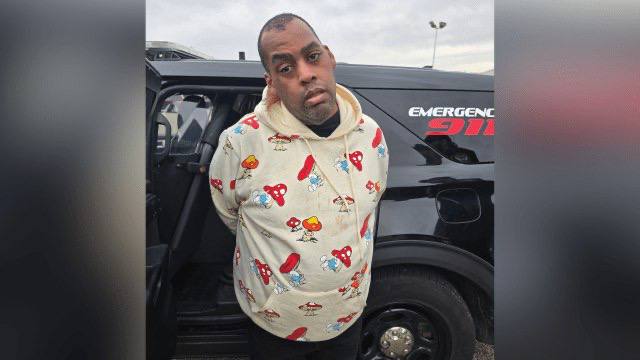 В США мужчина ограбил банки унес из него $400 банкнотами по $1. После задержания он попросил остави