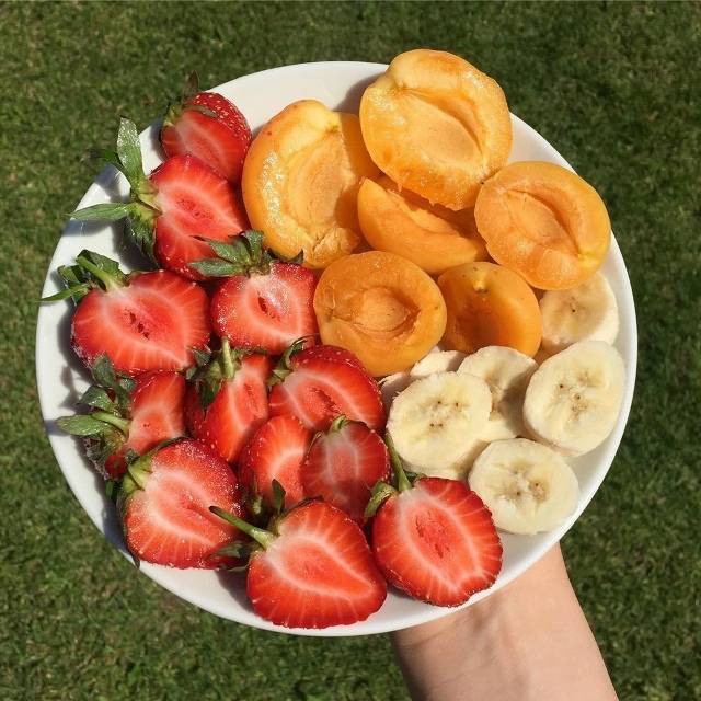 На первом месте — абрикосы, бананы, земляника, смороди?...