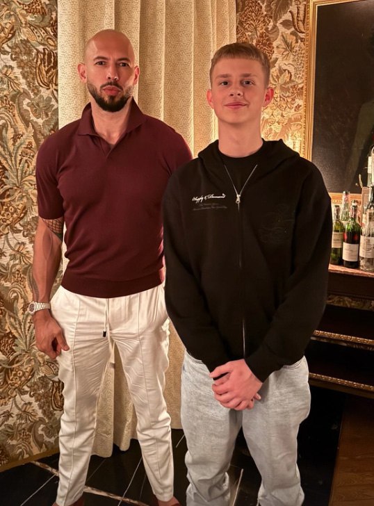 Про этого Андрея говорится в сообщениях?