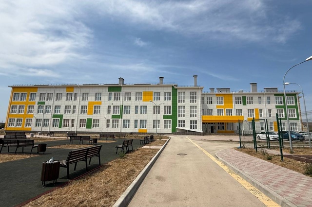 Вместе с коллегами посетил новую школу в мкр Исмаил-бе?...