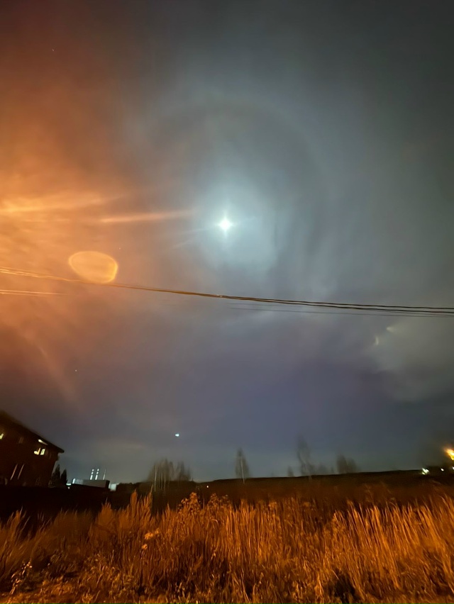 Есть специалисты, что это за круг лунный?)