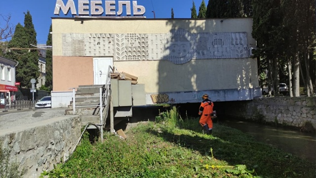 🌿 В Ялте на этой неделе специалисты ДЭУ провели качес?...