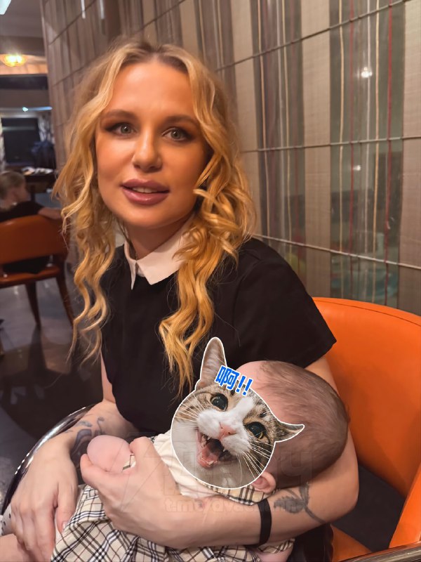 Режиссёр Валерия Гай Германика стала бабушкой в 41 год — её 17-летняя дочь Октавия (на последних фот