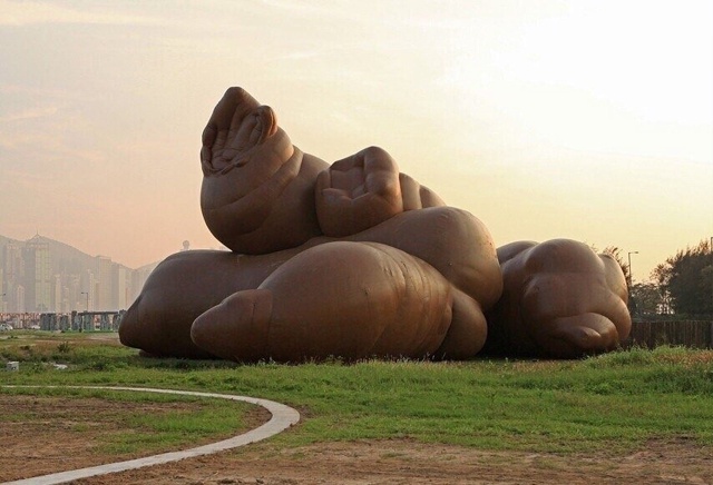 В Гонконге поставили памятник тем людям, которые не уб?...