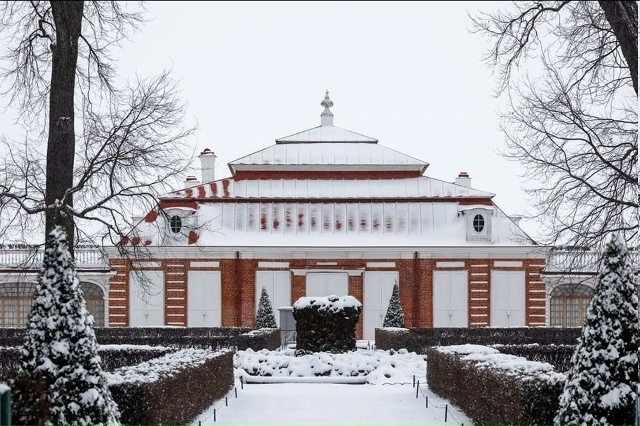 «Петергоф» потратит более 121 млн рублей на ремонт двор?...