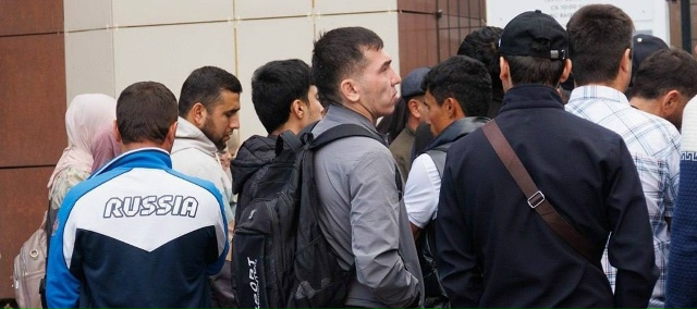 Мигрантов стали в два раза реже депортировать из Сверд...