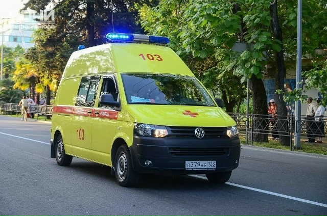 Мужчина в отглаженных брюках и туфлях умер на тротуаре...