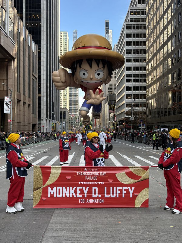 🎈Монки Д. Луффи вновь взмыл в воздух на 99-м Параде в честь Дня благодарения!