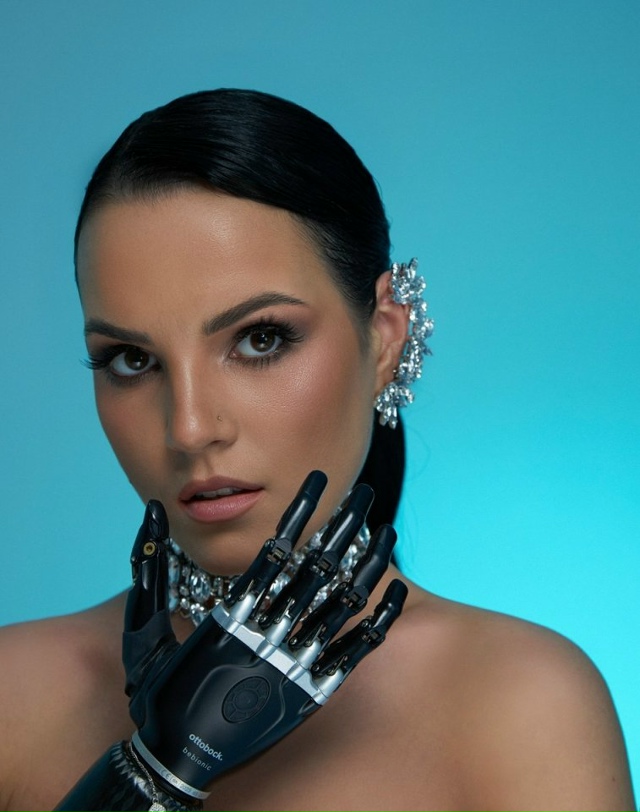 Маргарита Грачева, которой муж отрубил руки, продолжае...