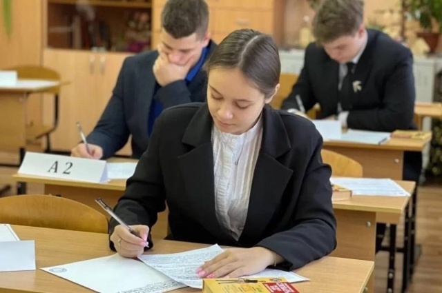‼️80 брянских выпускников сдали ЕГЭ на 100 баллов.
В Бря...