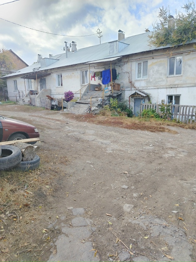 Вот в таких условиях живёт многодетная семья
А админи?...