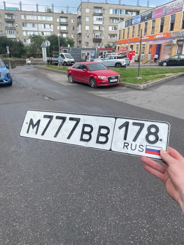 Добрый день. Найден на дне лужи у Дикси на Чоглокова.