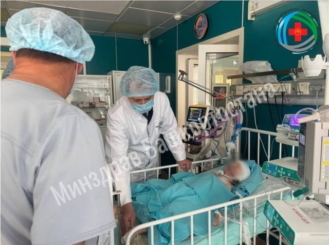 ?Врачи стабилизировали состояние девочки, выброшенн?...