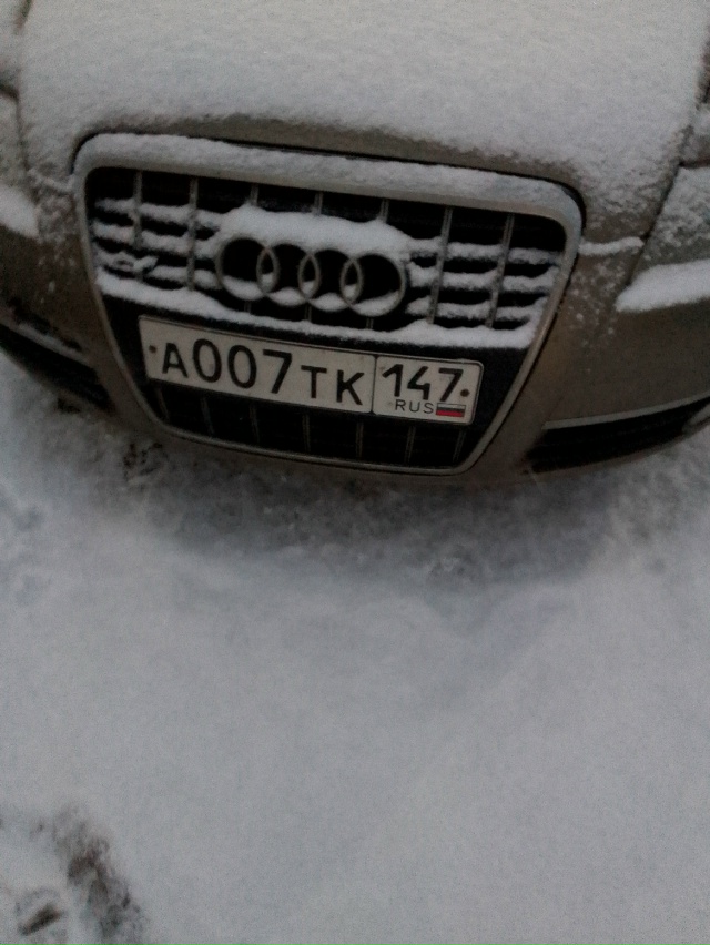 Парковка рядом ! Зачем на тротуаре машину ставить???