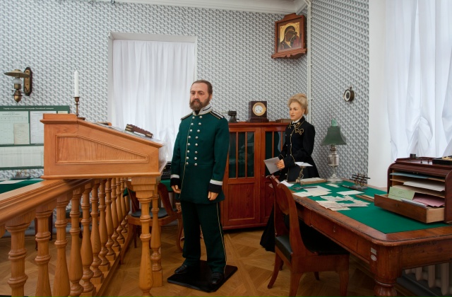 Первоначально в России служба на телеграфных станциях...