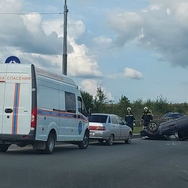 😱В Мотовилихинском районе Перми перевернулась легко?...