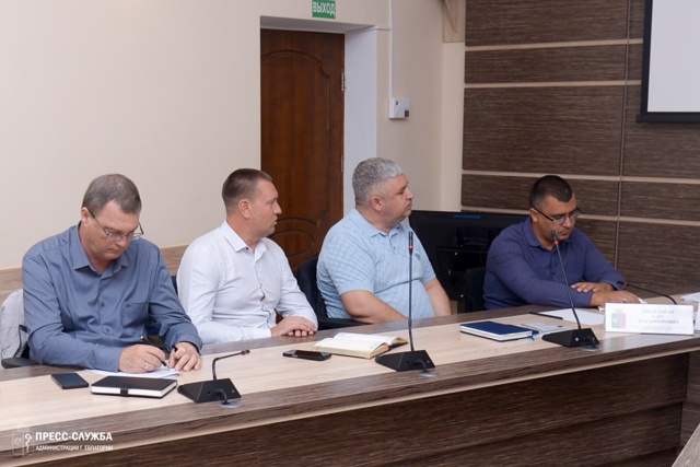 В Евпатории прошло еженедельное совещание с руководит...