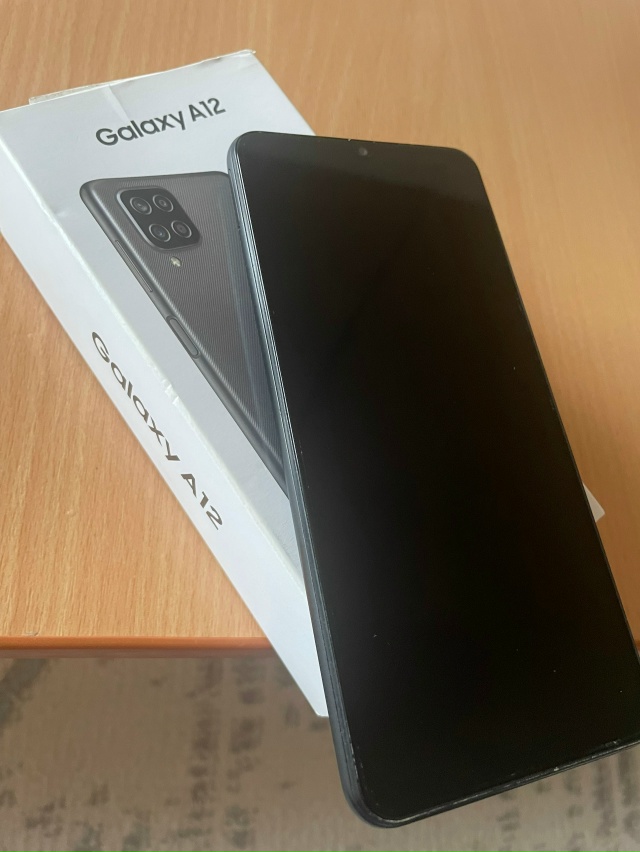 Продам. 1)Айфон Xs 64Gb. 5000 руб. 2)Самсунг А12 5000 руб. 89096032901. А?...