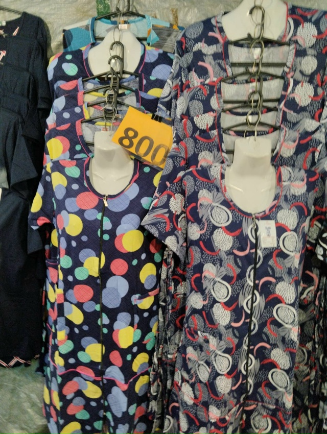 В вещевой палатке с торца здания Дома Быта 22-го октября...