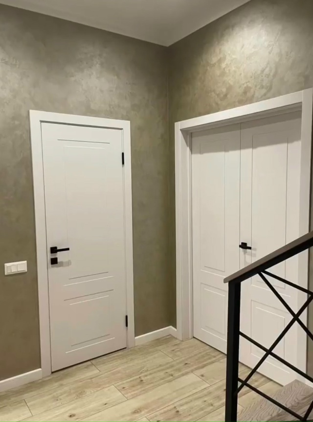 Ознакомиться с ассортиментом дверей можно в магазине...