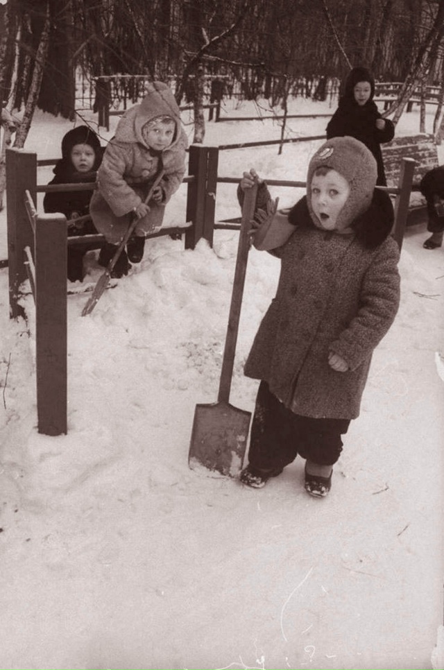На манной каше
1970е
И только попробуй замерзнуть