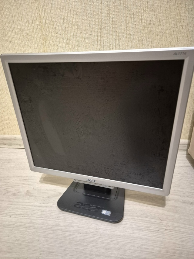 Отдам монитор (шнур питания в комплекте) за шоколадку м...