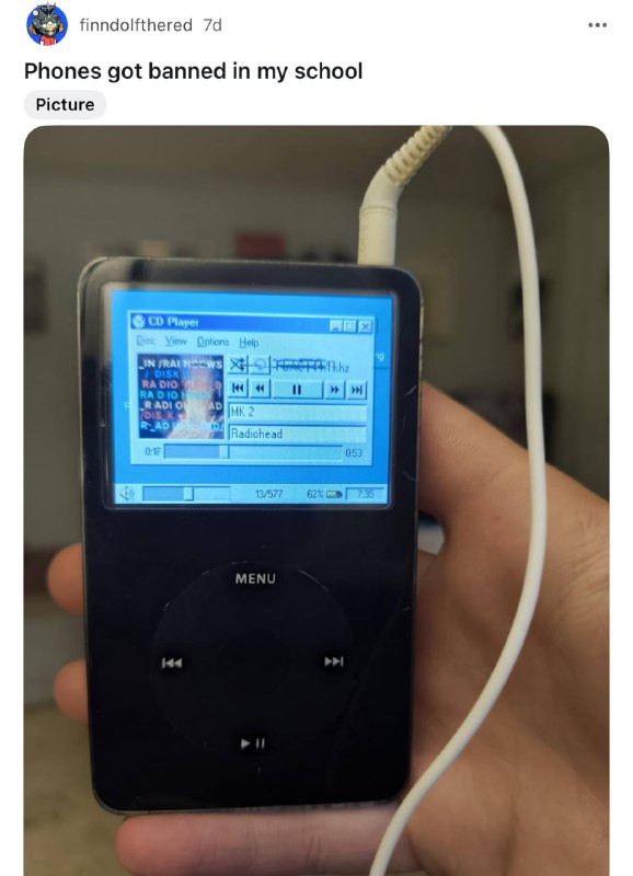 История снова дала оборот: Школьники в США скупают iPod после бана смартфонов в школах. Подростки хо