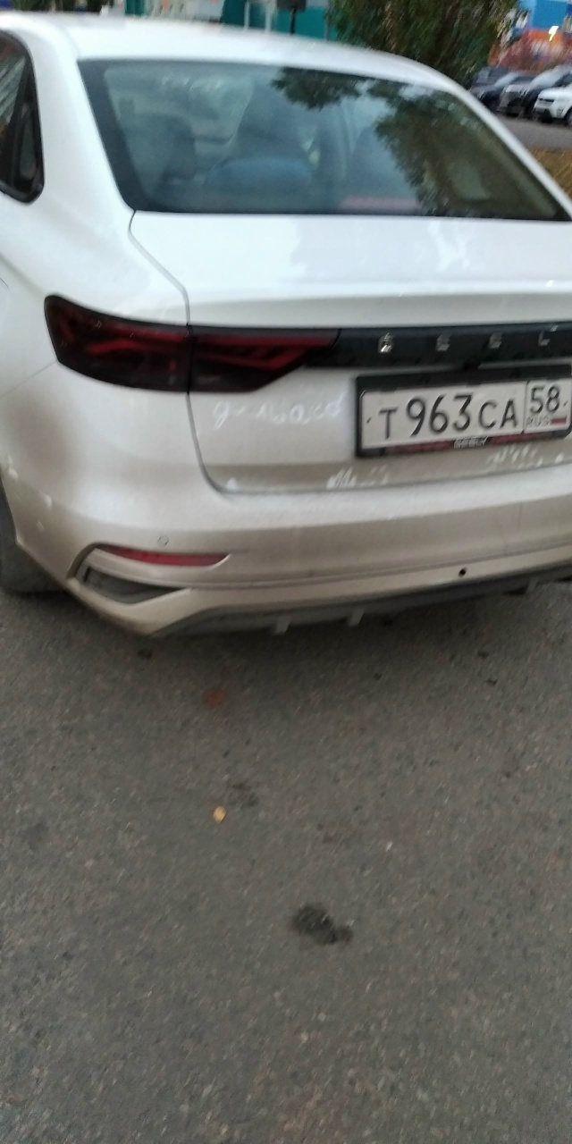 Кто так паркуется???