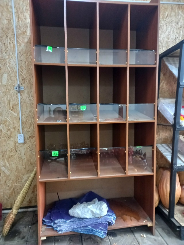 Продам. Стеклянная 3 т.р конфетница5 т.р. тел. 89228070478. Или ...