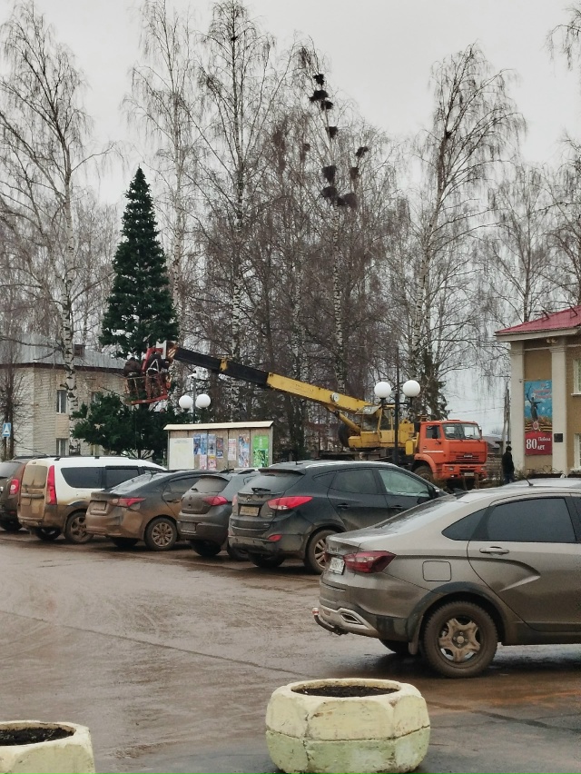 Скоро будет новый год,ёлка почти собрана...,теперь ждём ...