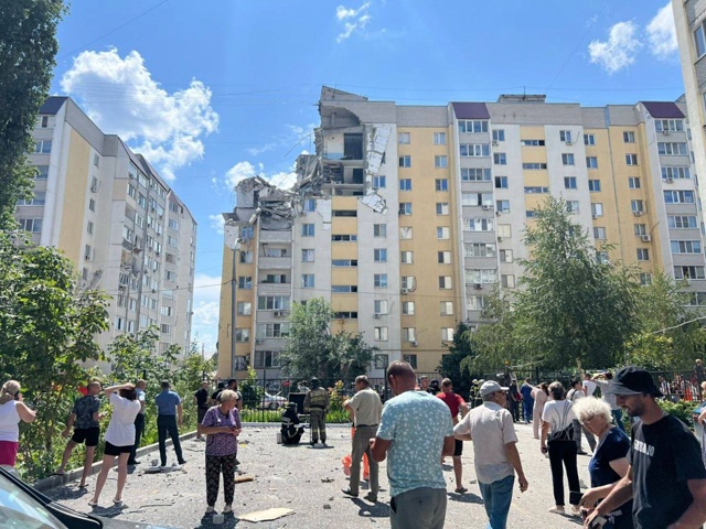 Взрыв прогремел в десятиэтажном доме в Саратове.
Пок?...