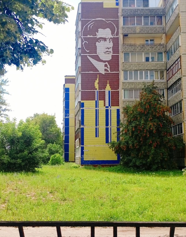 ⚡ Каждый раз, проходя мимо этого дома, в моей голове:
В...
