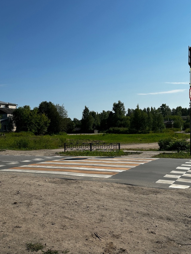 Долго ещё будет пустовать земля на 1 Мая? Обещали вроде ...