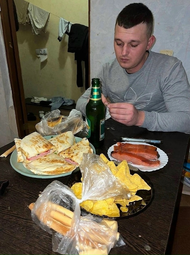Блогер из Челябинска делится историей своей жизни, в к?...
