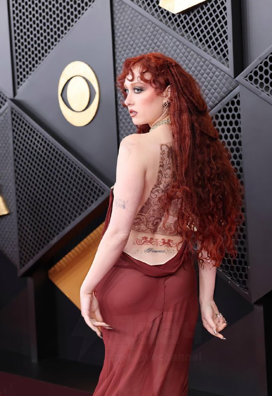 Этой ночью прошла церемония вручения наград «Грэмми-2026», где самой обсуждаемой темой стало платье