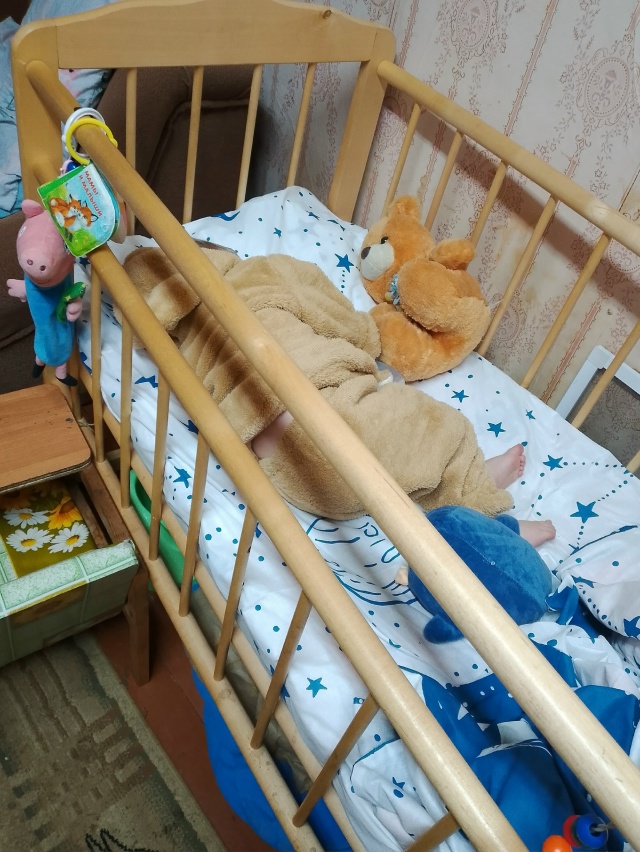 Добрый день отдам детскую кроватку с матрасом бесплат?...