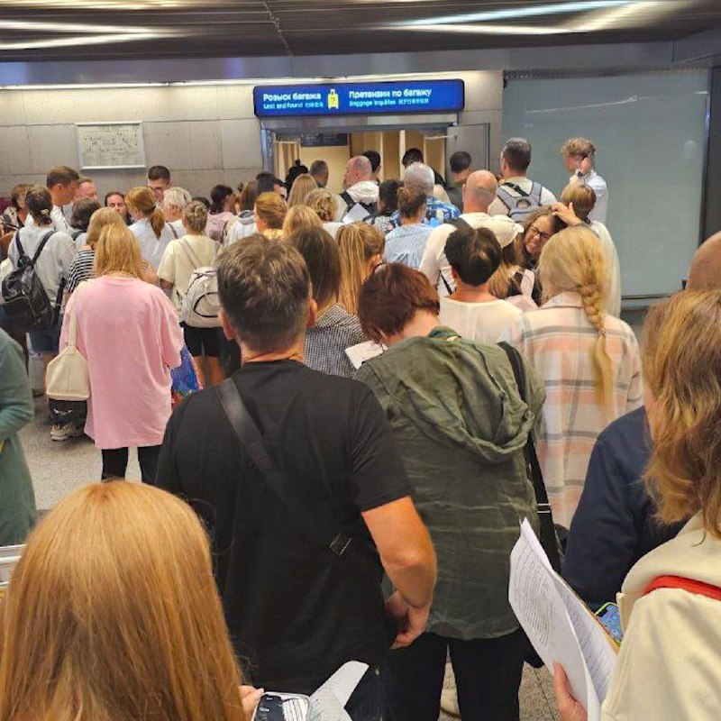 🧳 Turkish Airlines потеряла багаж 500 российских туристов
Люди прилетели из Антальи в Москву без б