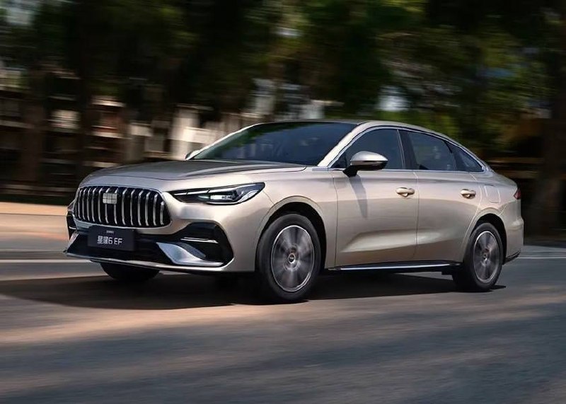 Geely выпустила авто, которое заправляется спиртом.
Новый гибридный седан Galaxy Starshine 6 EF са