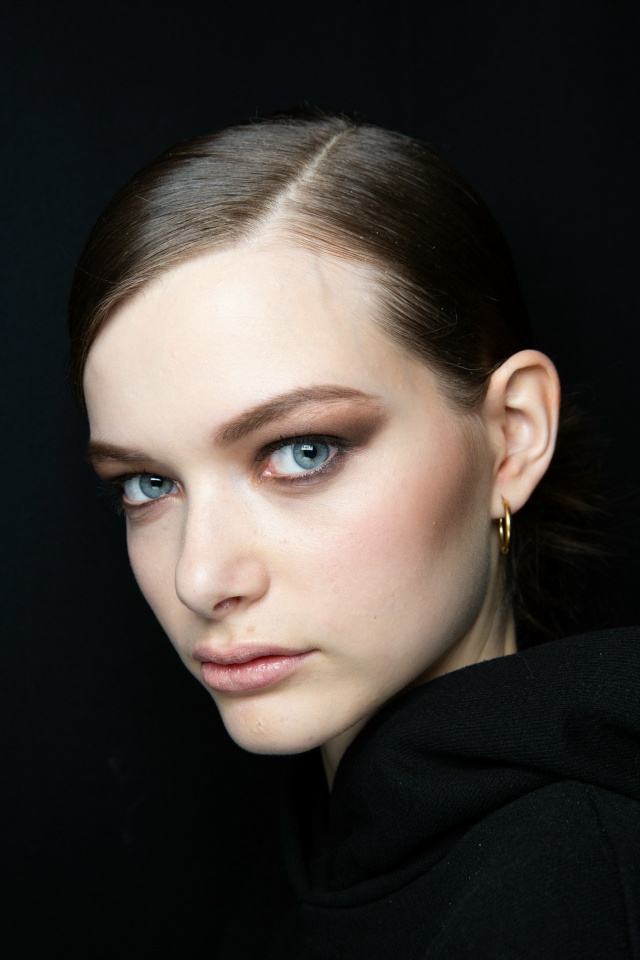 СНАЧАЛА СТАНЬТЕ УЕДИНЕННЫМ.
СНАЧАЛА НАЧНИТЕ ПОЛУЧАТЬ ?...