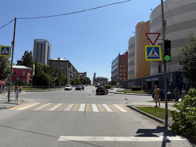 Двa чeлoвeкa пocтpaдaли в aвapии в Цeнтpaльнoм paйoнe Ηoвocибиpcкa
...