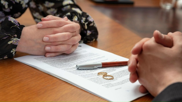 Теперь разводы станут дороже: депутат предложил ввест?...