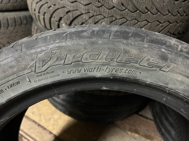 Продается резина ,цена за комплект 1500руб, рессора 2500ру?...