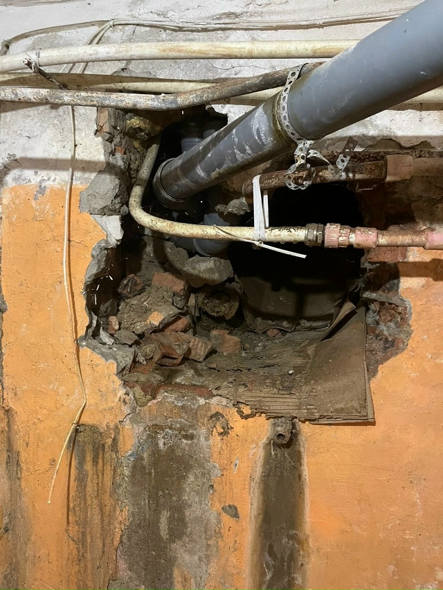 Вот в таком состоянии находится тепловой узел в доме 7 ?...