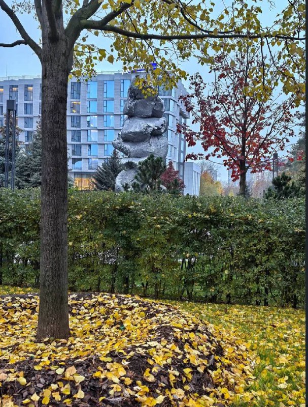 Монтаж кучи говна «Большой глины № 4», ранее стоявшей у ГЭС-2, завершён на юго-западе Москвы.
Скул